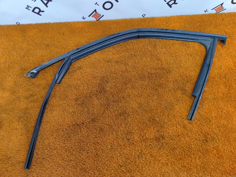 Уплотнитель стекла двери