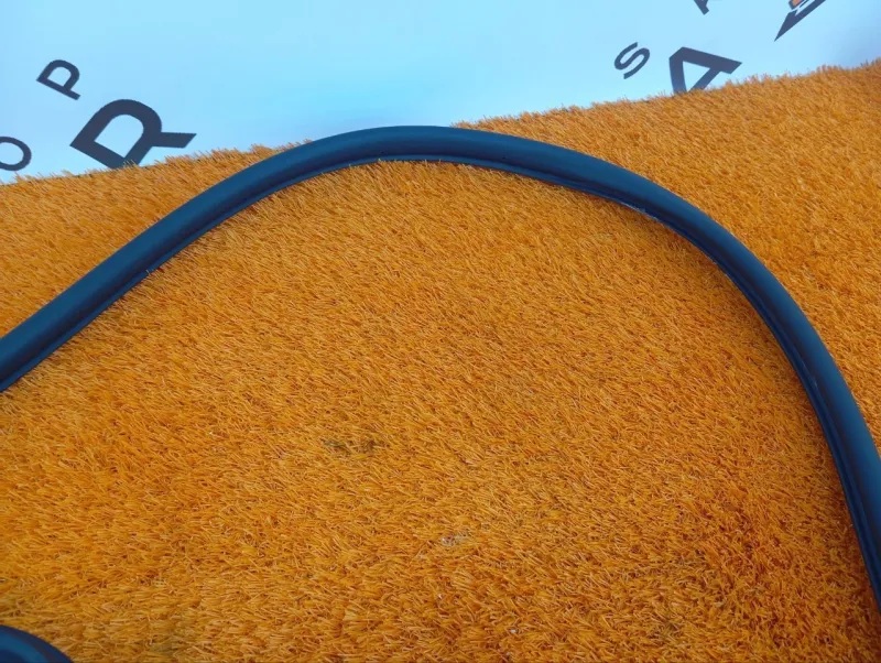 Уплотнитель двери