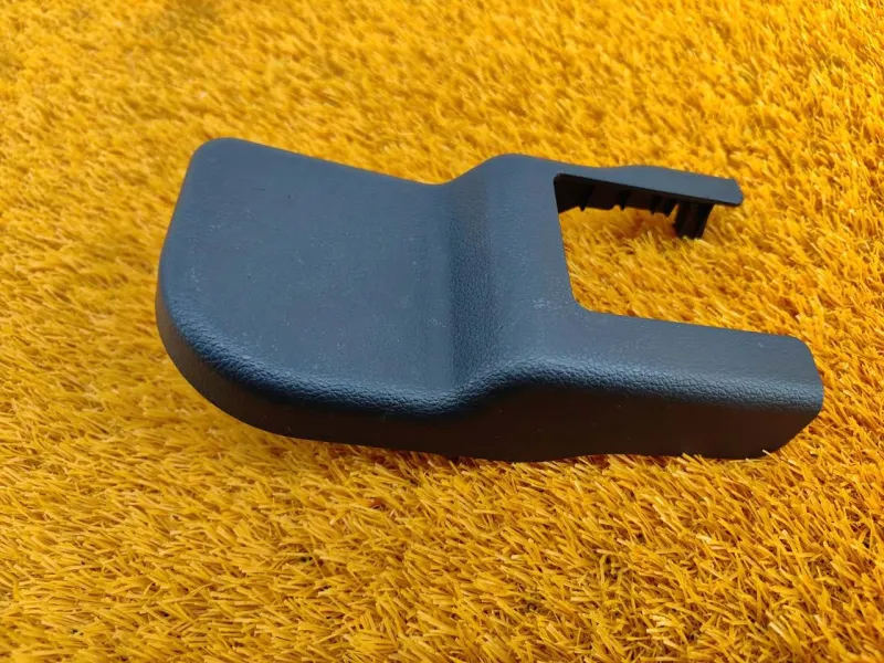 Заглушка крепления сиденья