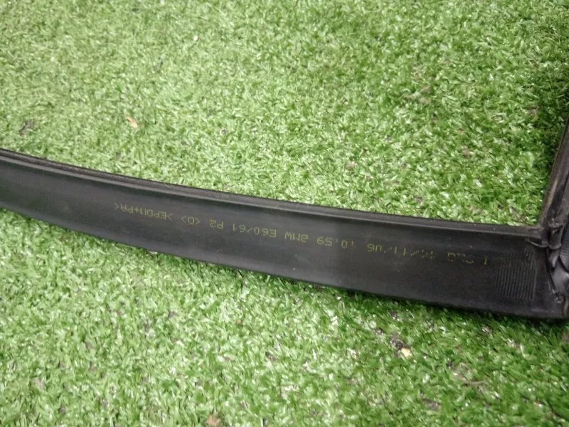 Уплотнитель стекла двери