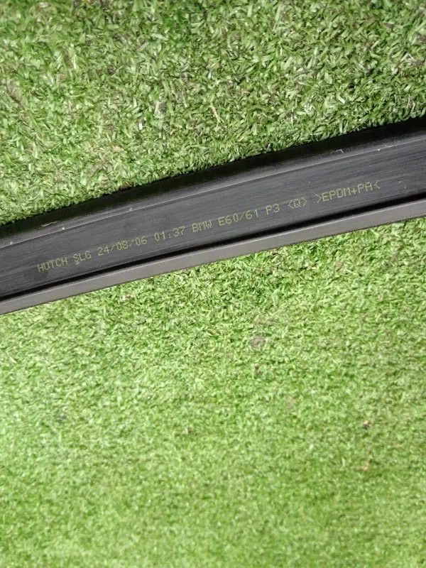 Уплотнитель стекла двери