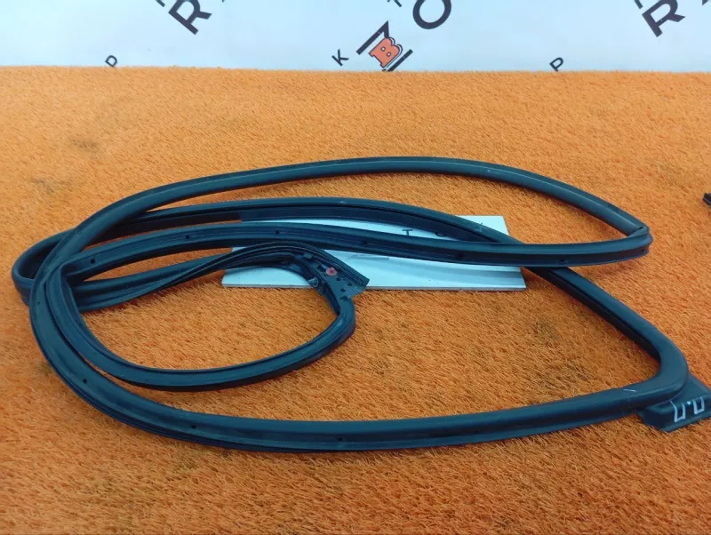 Уплотнитель двери