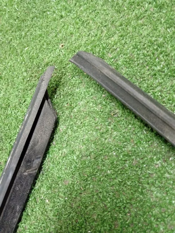 Уплотнитель стекла двери