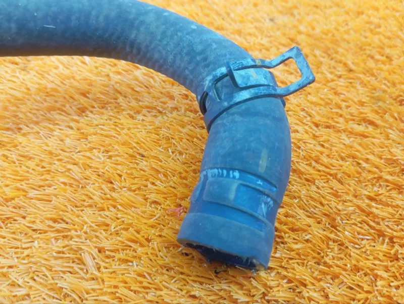 Патрубок радиатора