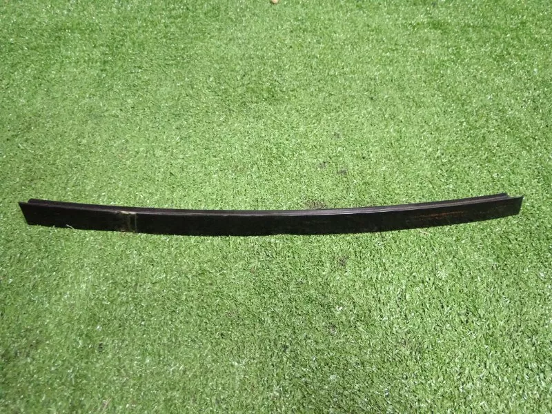 Направляющая стекла двери