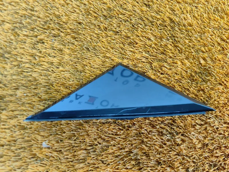 Уголок двери