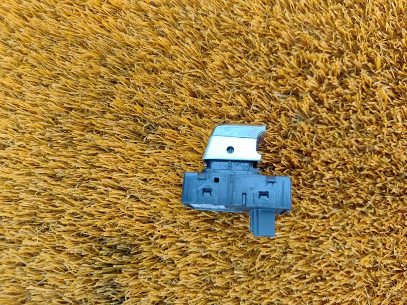 Кнопка стеклоподъемника