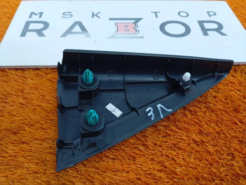 Уголок двери