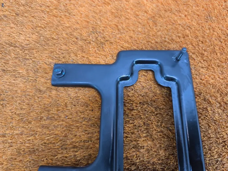 Кронштейн блока управления двигателем