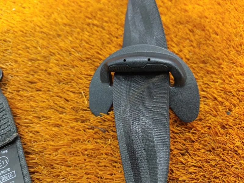 Ремень безопасности