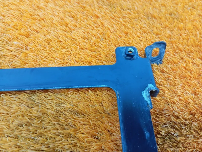 Кронштейн блока управления двигателем