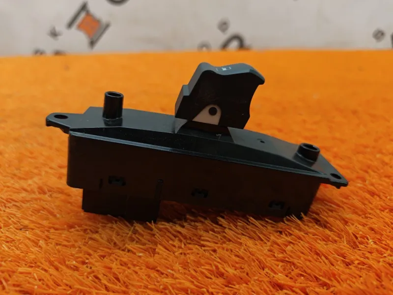 Кнопка стеклоподъемника