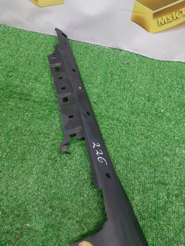 Кронштейн обшивки двери