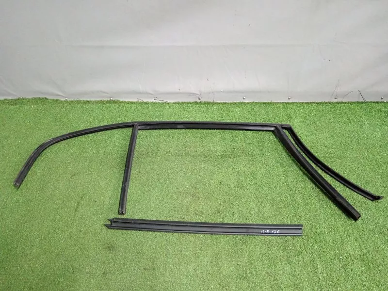 Уплотнитель стекла двери