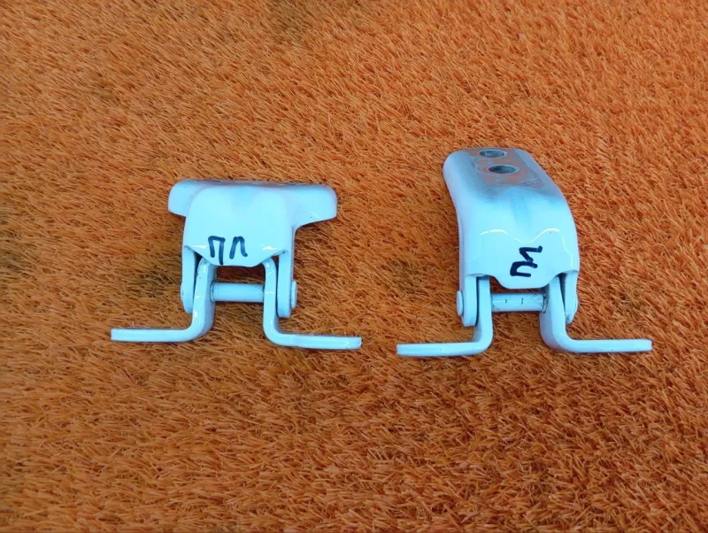 Петля двери