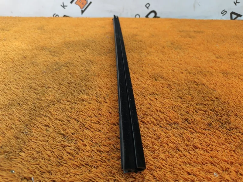 Уплотнитель стекла двери