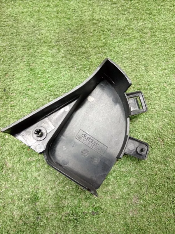 Накладка замка багажника