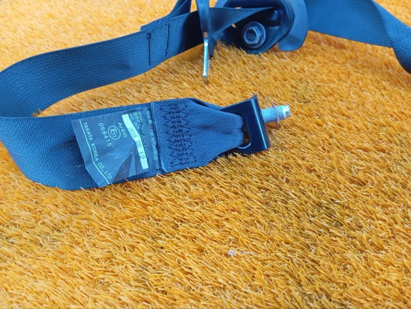 Ремень безопасности