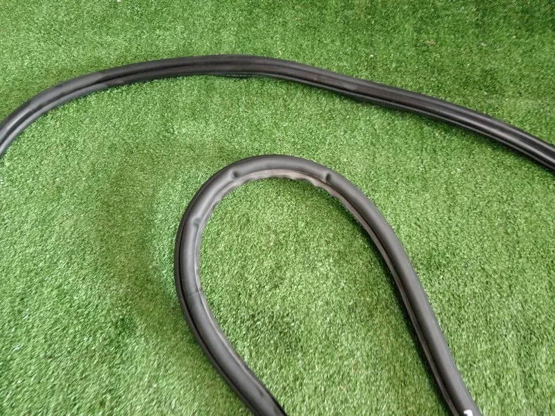 Уплотнитель проема двери