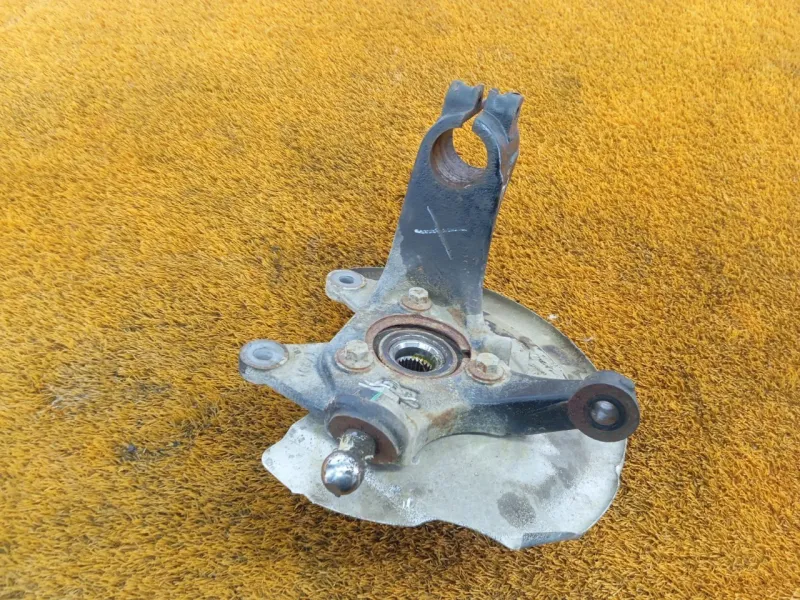 Кулак поворотный