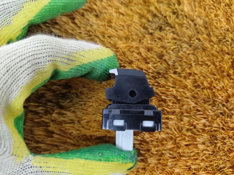 Кнопка стеклоподъемника