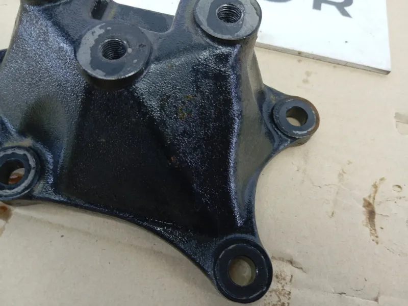 Крепление двигателя