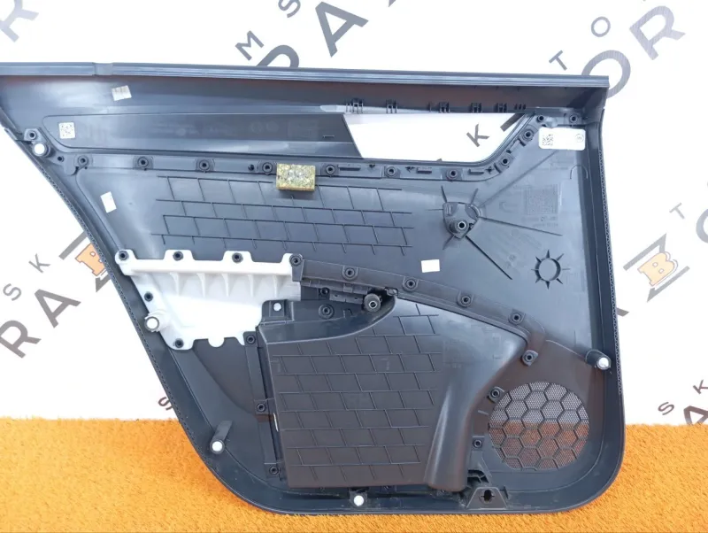 Обшивка двери