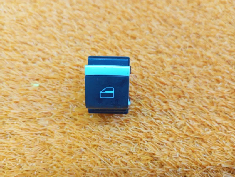 Кнопка стеклоподъемника