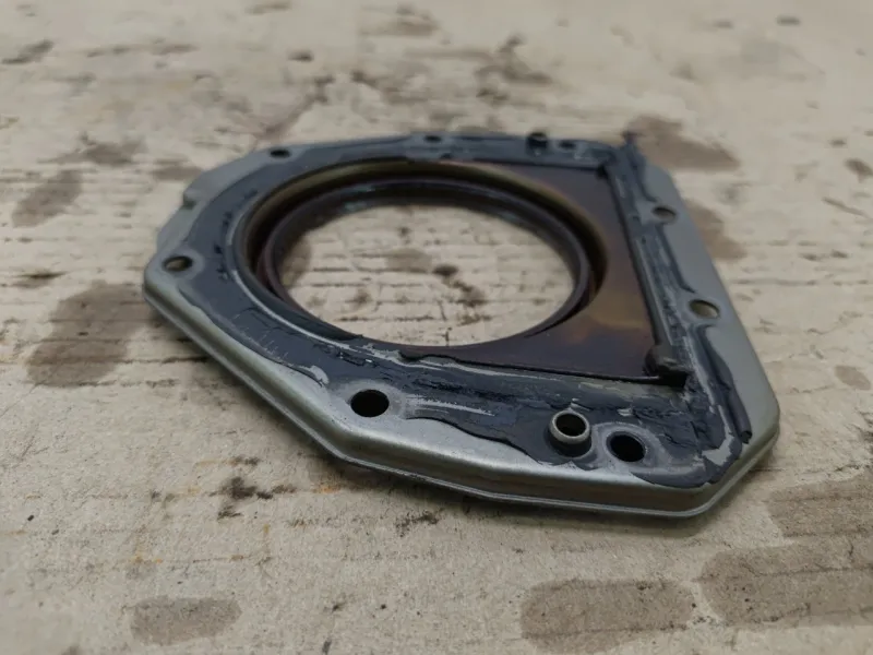 Крышка коленвала