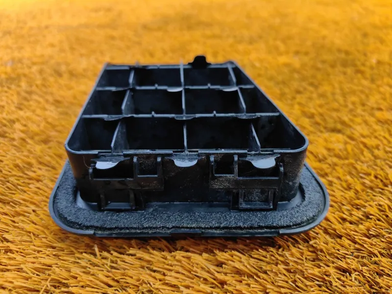 Решетка вентиляционная