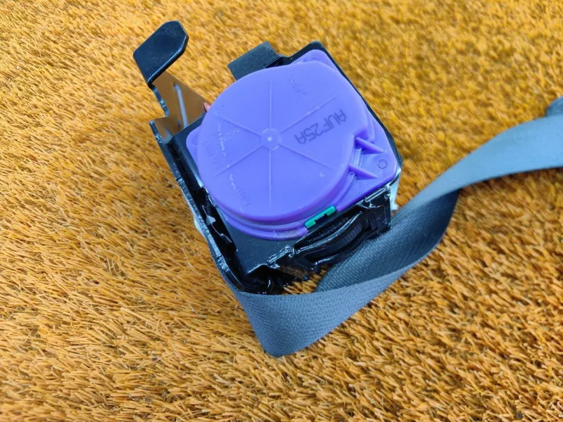 Ремень безопасности