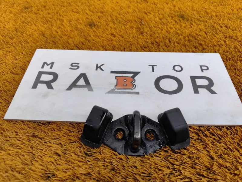 Ответная часть замка багажника