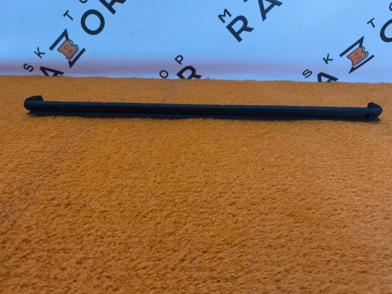 Уплотнитель стекла двери