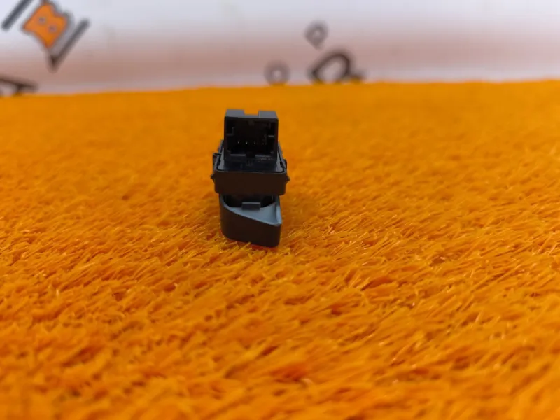 Кнопка центрального замка