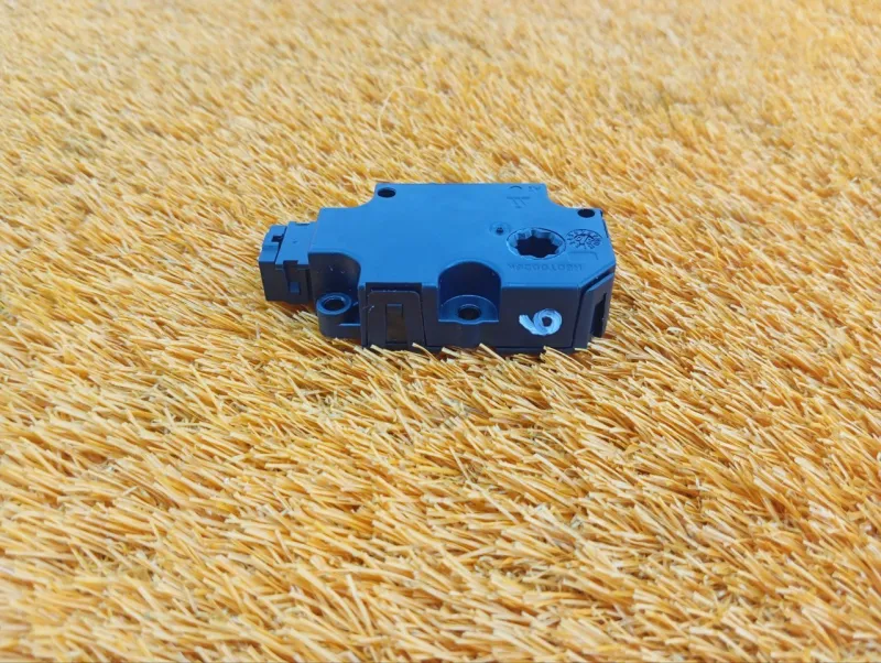 Сервопривод заслонок печки