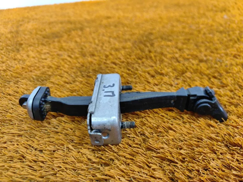 Ограничитель двери