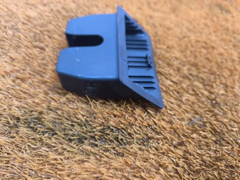 Накладка замка багажника