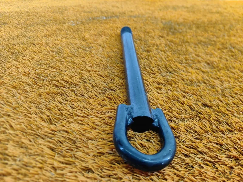 Крюк буксировочный