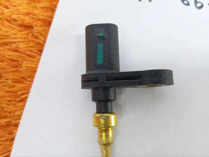 Датчик температуры охлаждающей жидкости