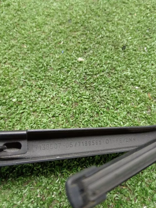 Дворник задний