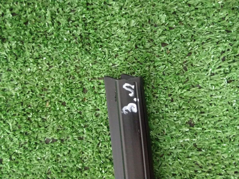 Уплотнитель стекла двери