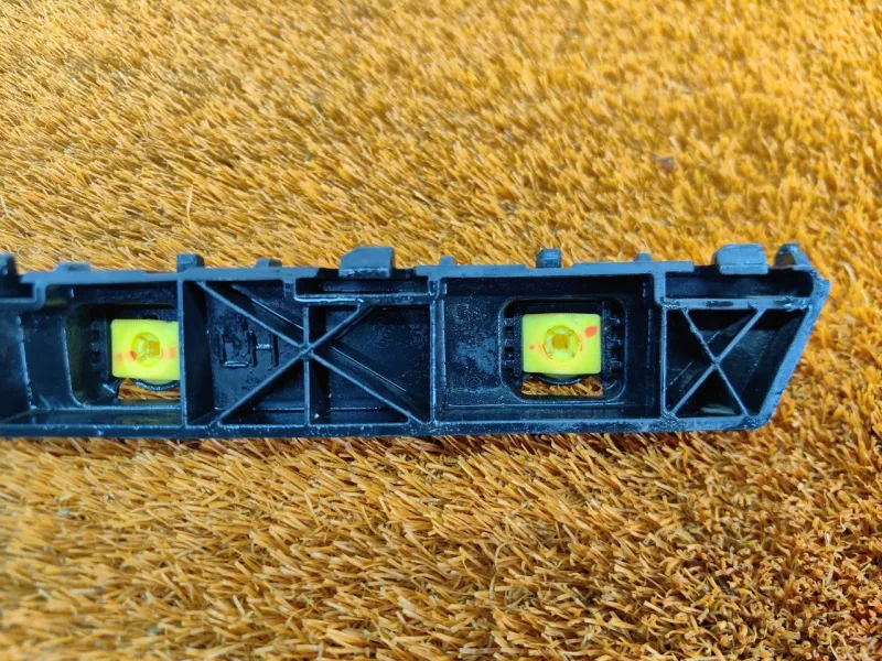 Кронштейн заднего бампера