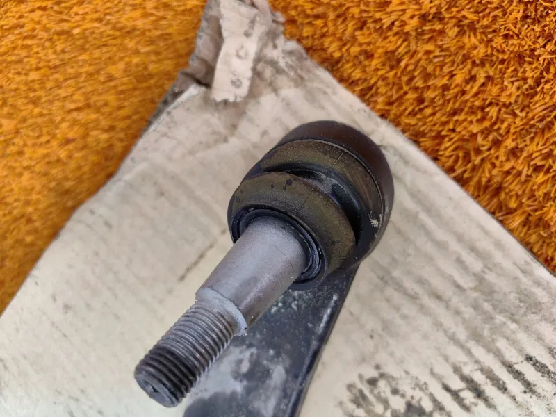 Рычаг подвески нижний