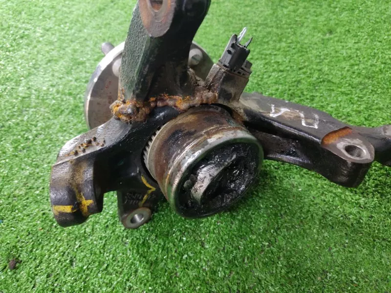 Кулак поворотный