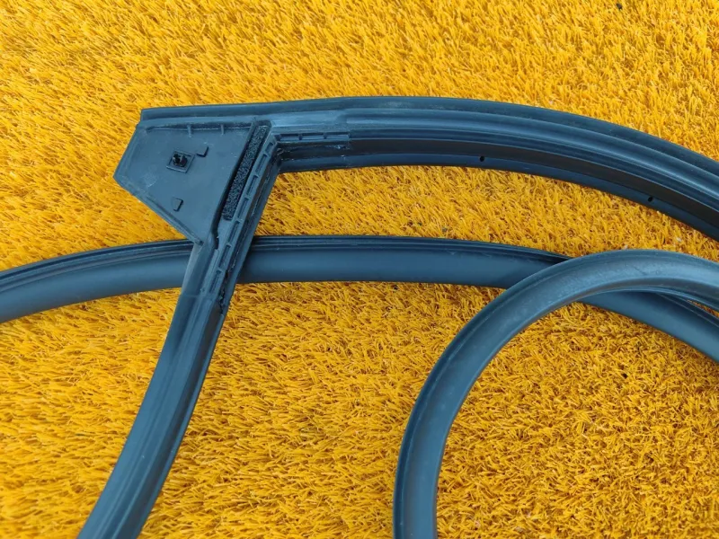 Уплотнитель двери