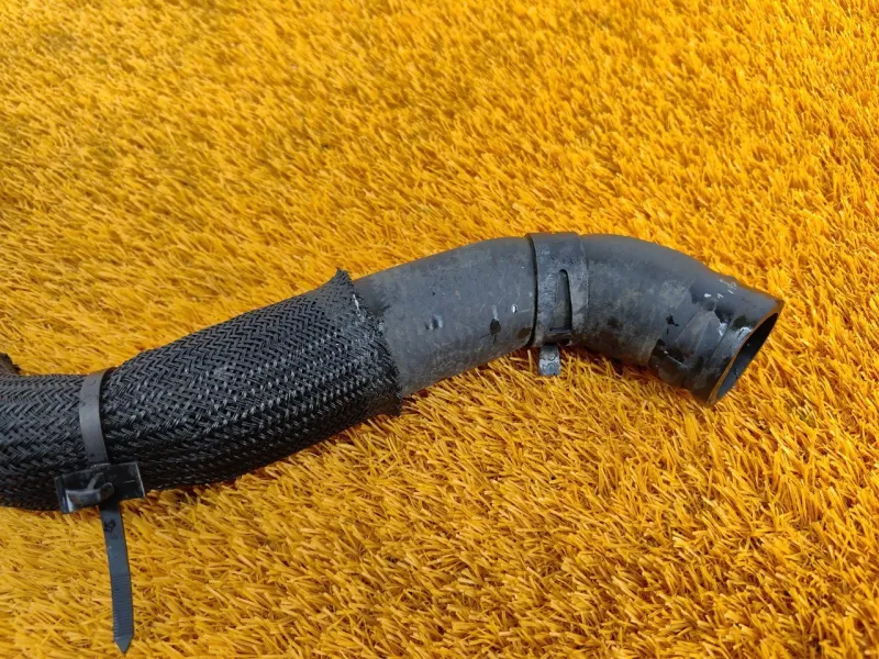 Патрубок радиатора