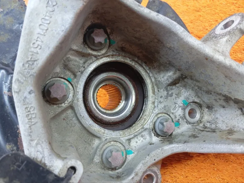 Кулак поворотный