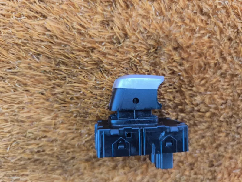 Кнопка стеклоподъемника