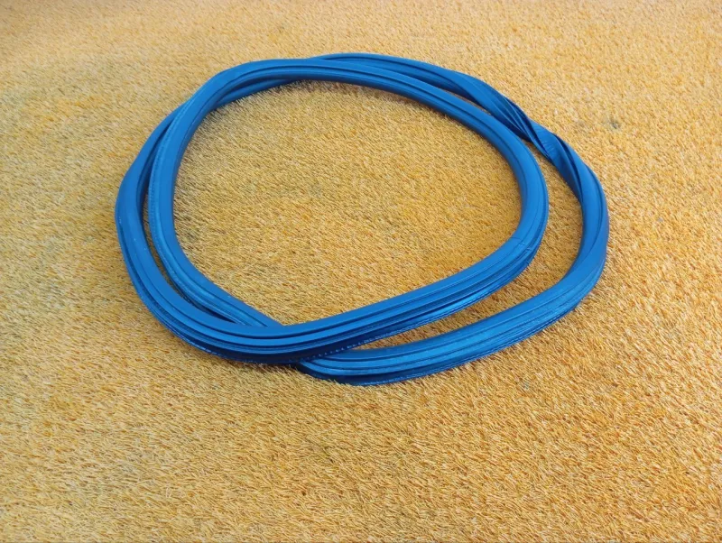 Уплотнитель проема двери (Уплотнитель кузова)