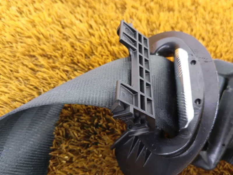 Ремень безопасности